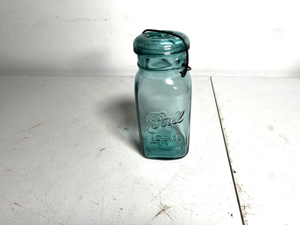 Blue  Ball  Quart Jar with Lid