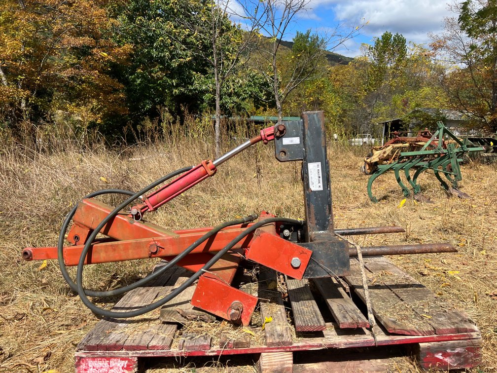 Tri-L 3 PT Hitch Bale Lift Carrier