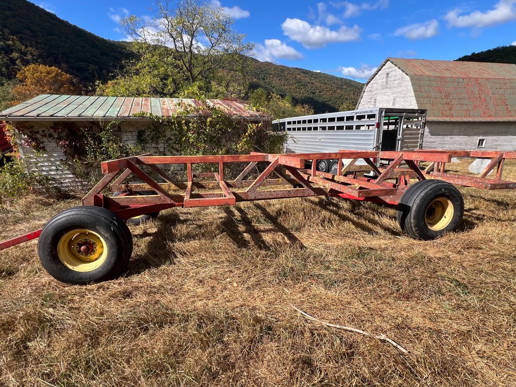 1086 Pequea Round Bale Wagon