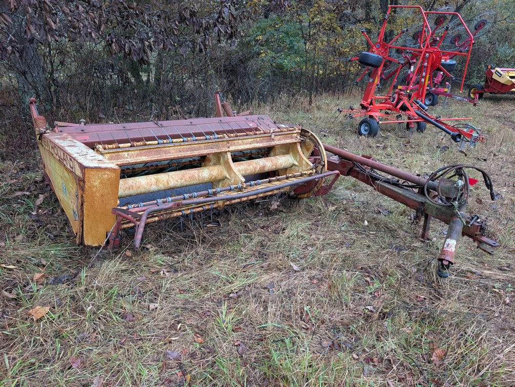 New Holland 472 Haybine
