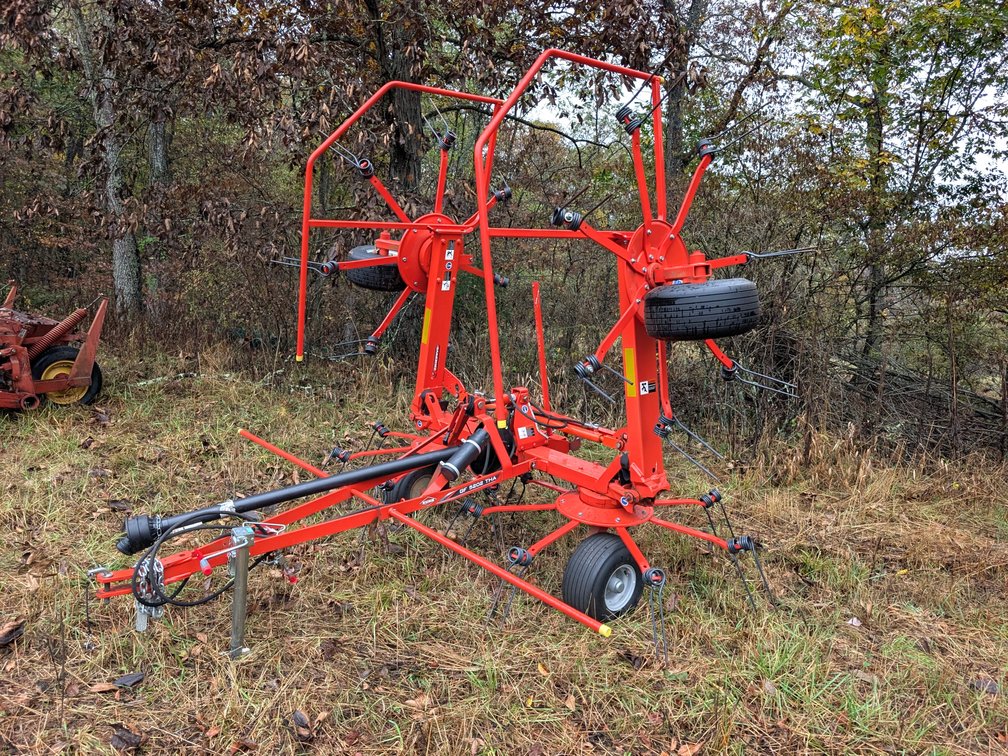 GF5202THA Kuhn Rotary Tedder