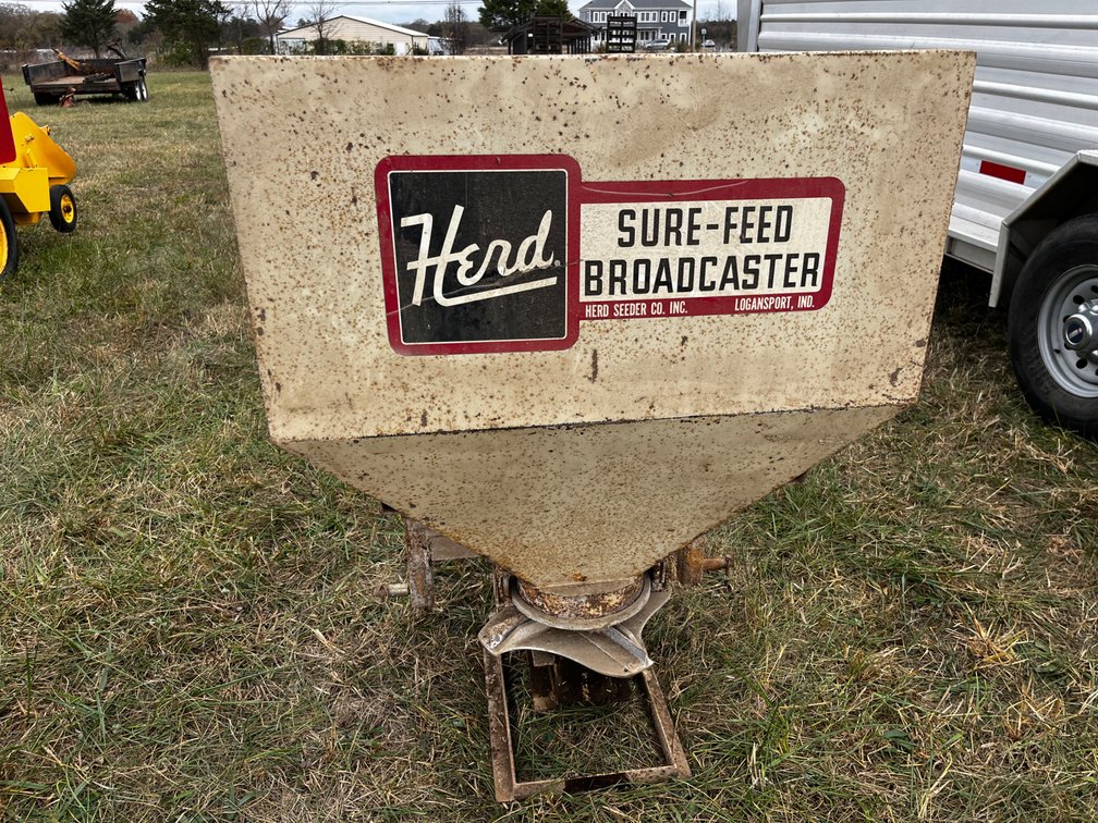 Herd 3-Pt 750 Spin Spreader