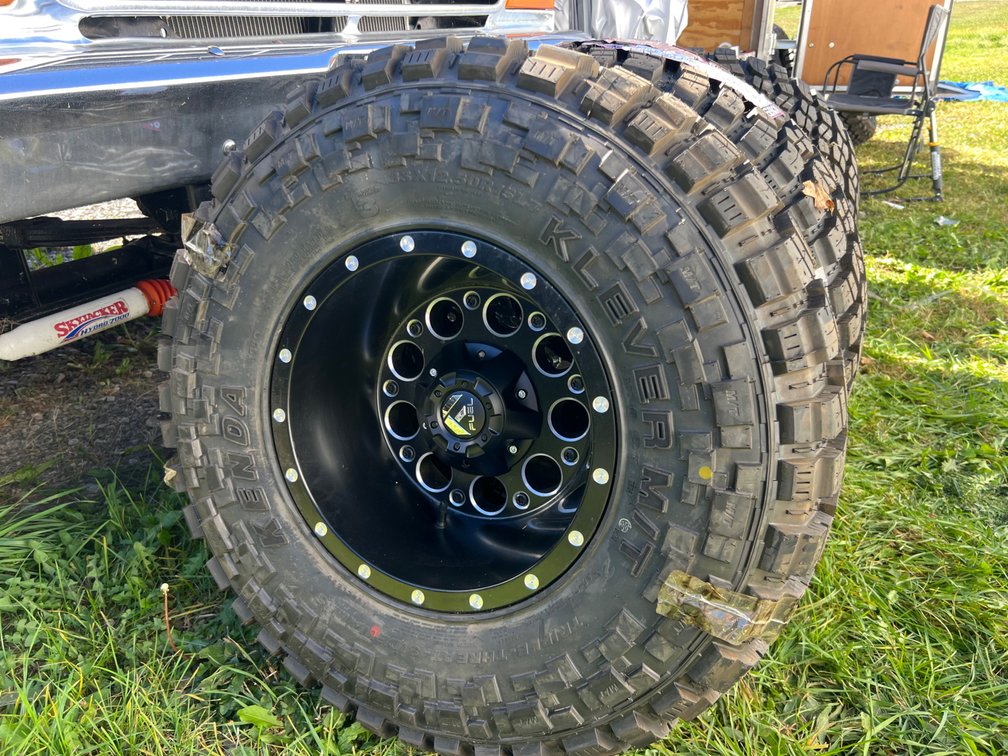33/12.50r15 Kanda M/T on 15x10 Fuel wheels. Dual bolt pattern ,5x4.5 Jeep ,Ranger and 5x4.75 pattern  