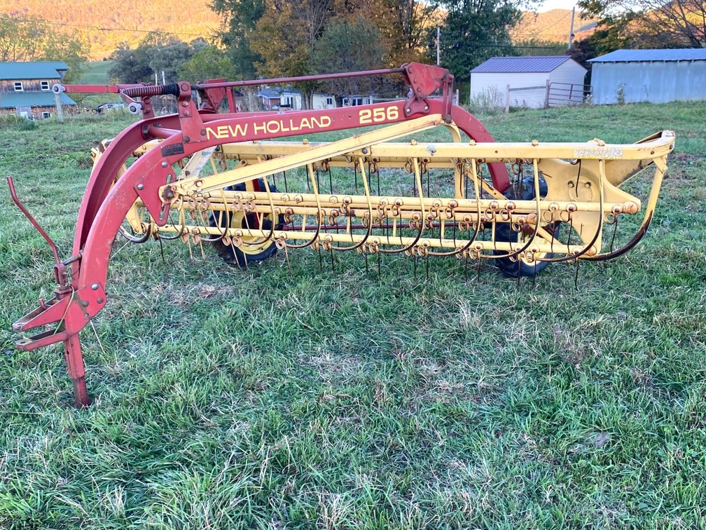 New Holland 256 Hay Rake