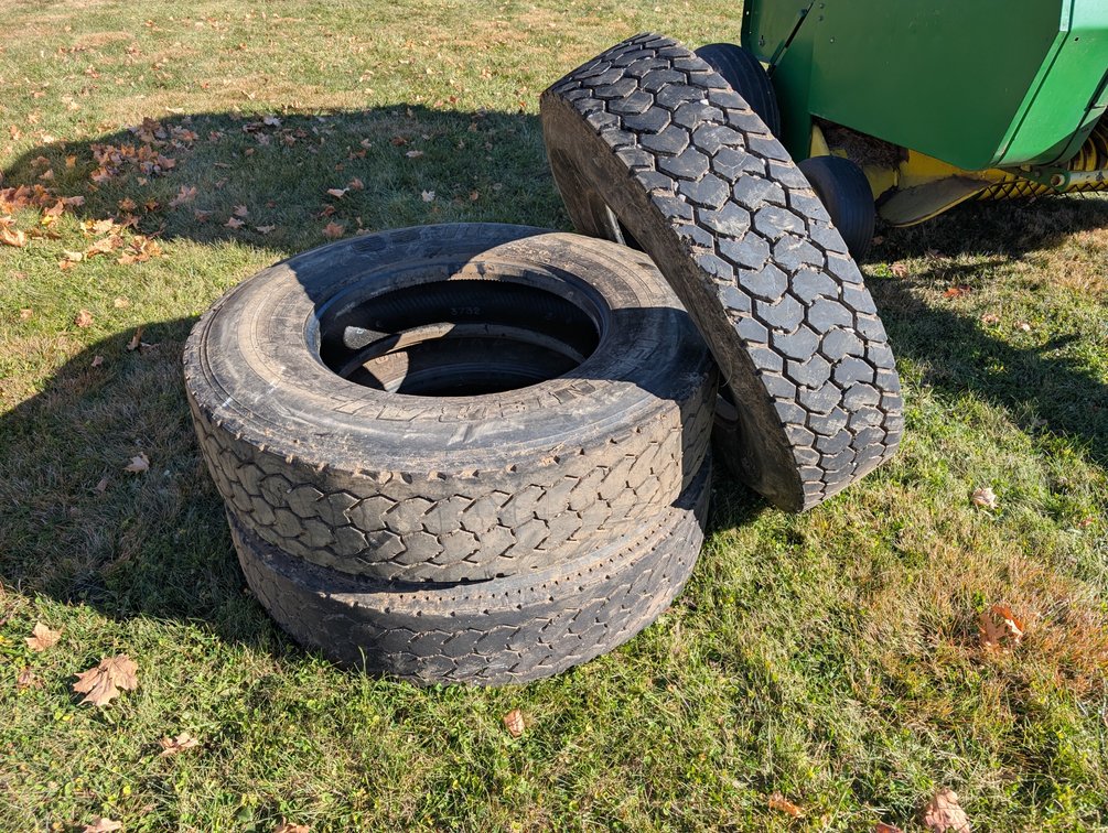 3 General 11R22.5 Truck Tires