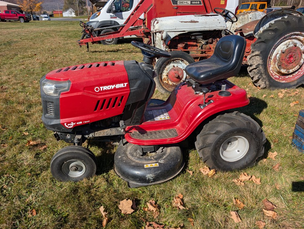 Troy Built Riding Lawnmower 42’’ Cut