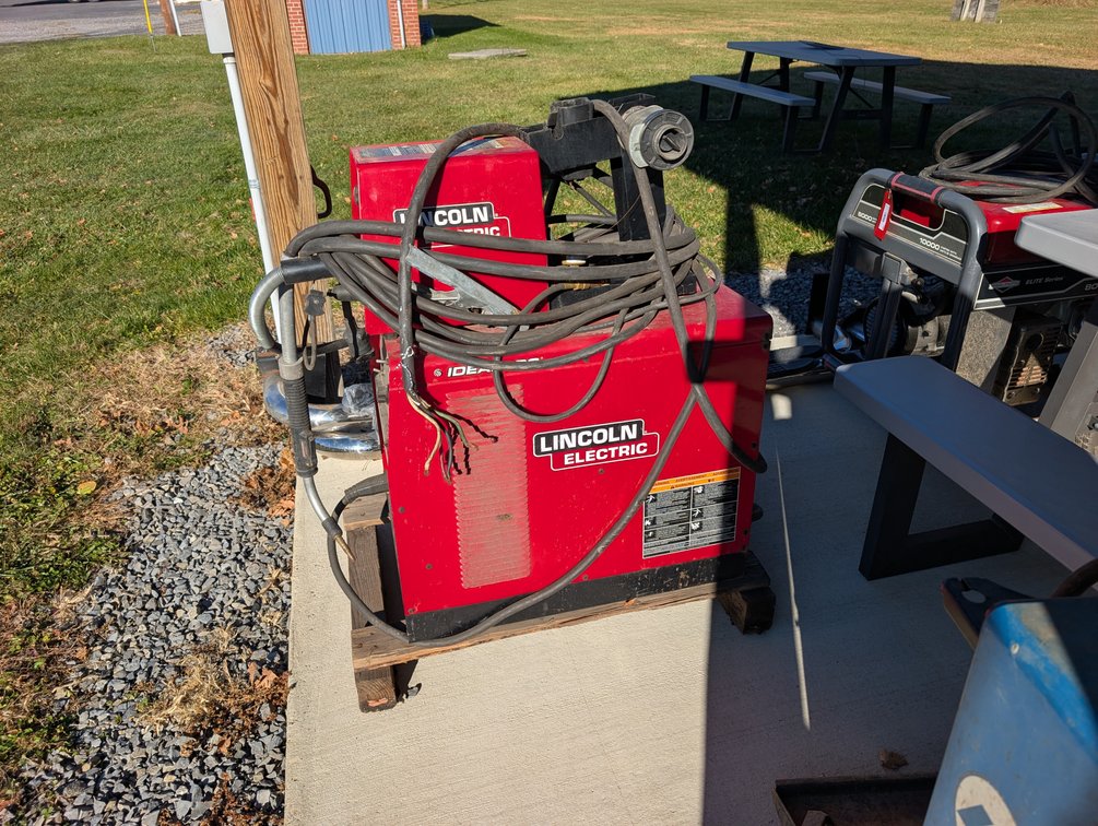 Lincoln Idealarc CV305 Welder With LF-72 Feeder
