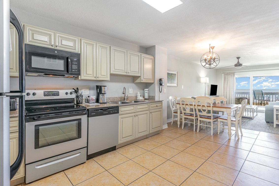 Image for Real Estate Auction - 11 Oceanfront Condo Units Offered in Bulk Purchase