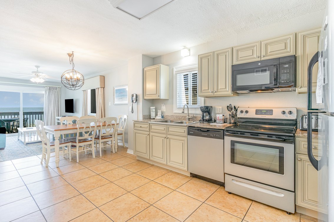 Image for Real Estate Auction - 11 Oceanfront Condo Units Offered in Bulk Purchase