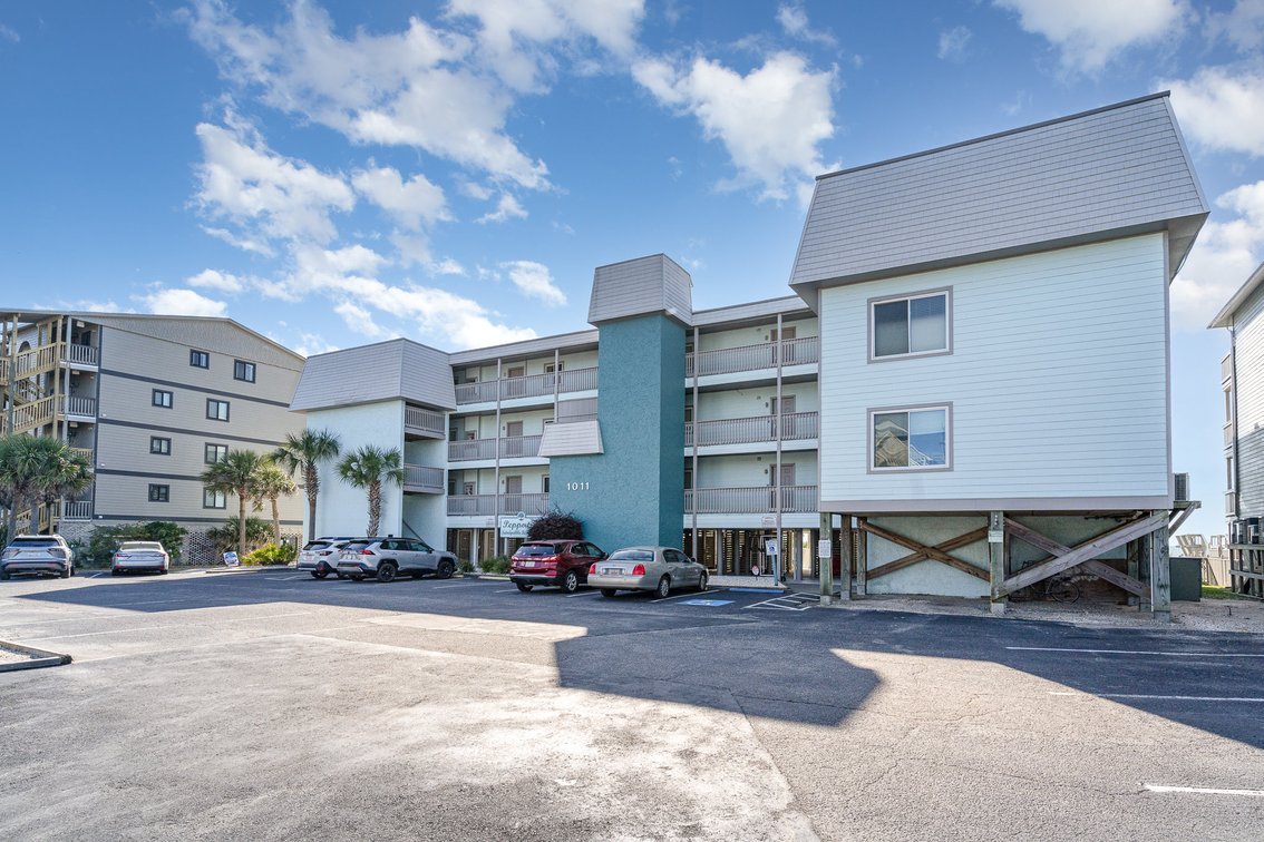 Image for Real Estate Auction - 11 Oceanfront Condo Units Offered in Bulk Purchase