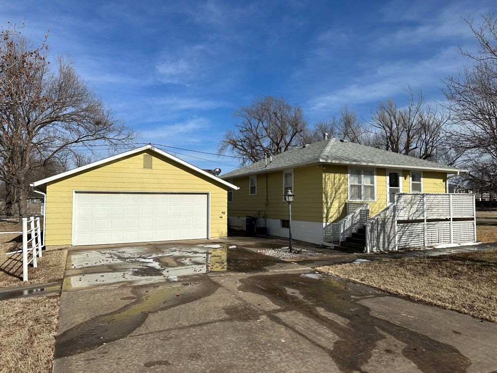 2 Bed 1 Bath Home – 101 N Walnut, Eureka, Kansas 67045 photo 2