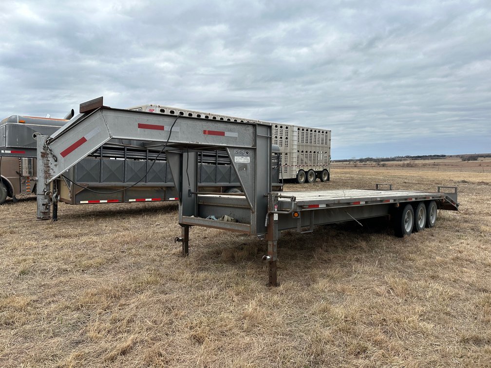 Eureka KS Farm Equipment Auction photo 4