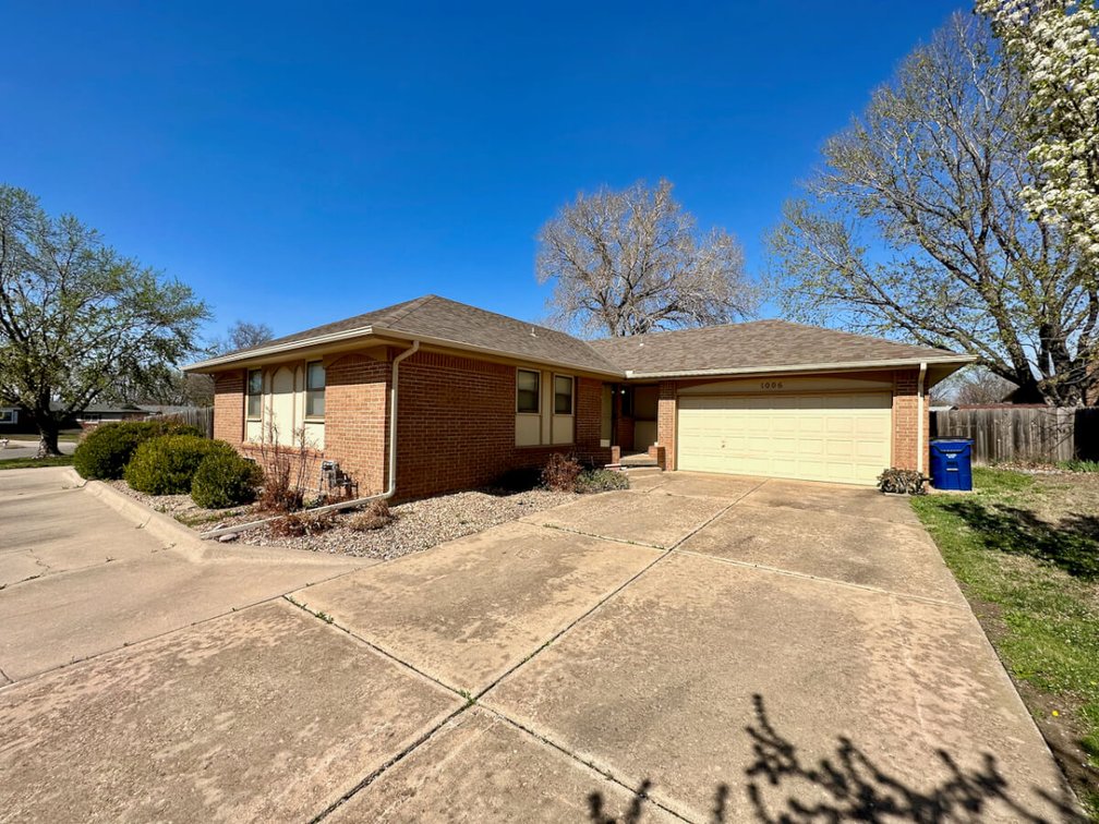 1006 S Cooper St, Wichita, KS 67207: 3 Bed 2.5 Bath All Brick Home photo 1