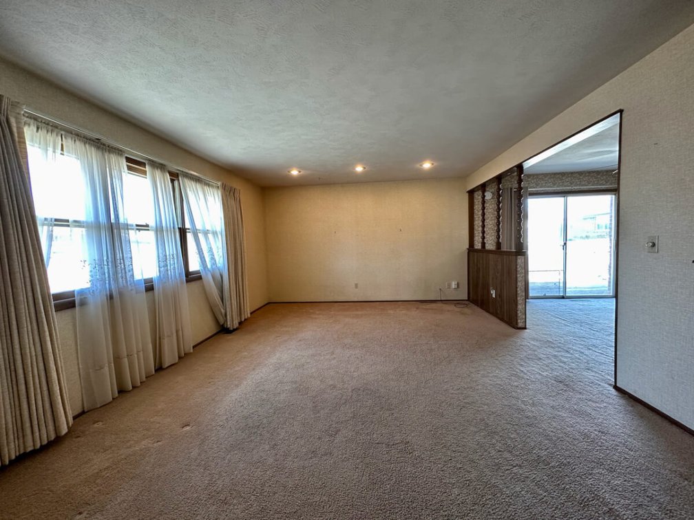 1006 S Cooper St, Wichita, KS 67207: 3 Bed 2.5 Bath All Brick Home photo 6