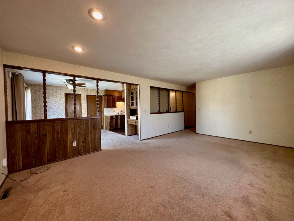 1006 S Cooper St, Wichita, KS 67207: 3 Bed 2.5 Bath All Brick Home photo 7