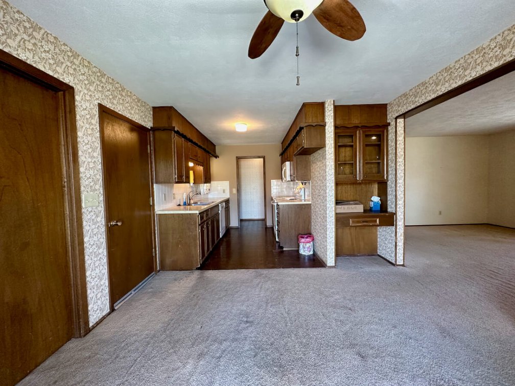 1006 S Cooper St, Wichita, KS 67207: 3 Bed 2.5 Bath All Brick Home photo 9