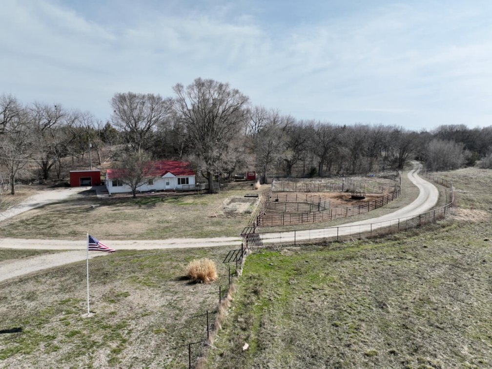 182 SE 20th St, El Dorado, KS 67042: House & Buildings on 16.6 Acres photo 2