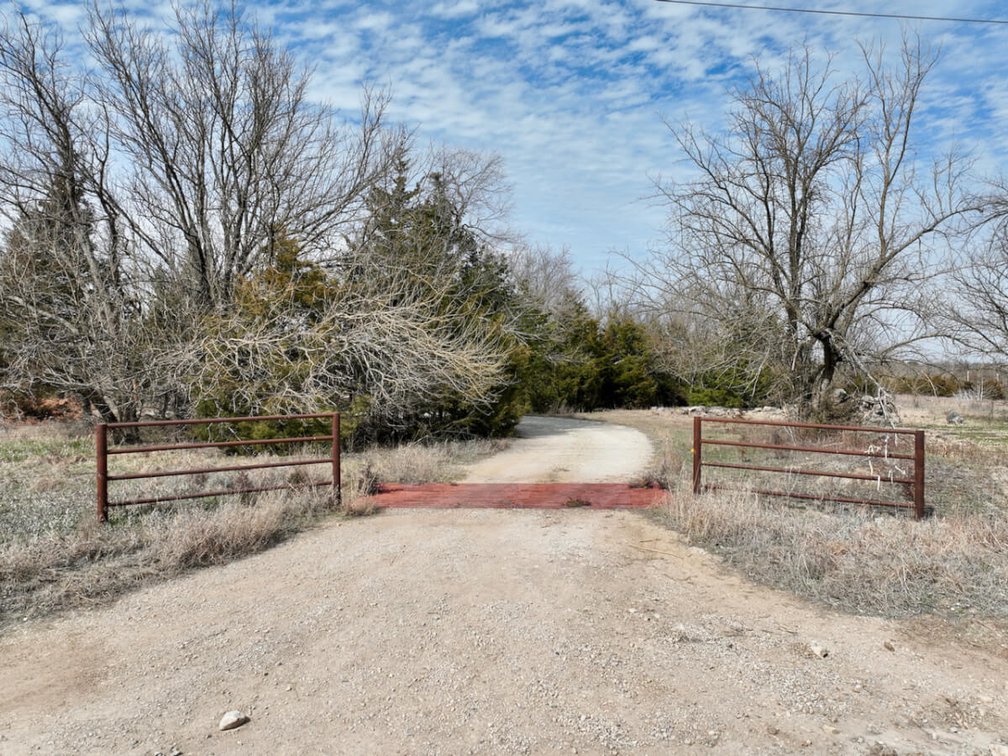182 SE 20th St, El Dorado, KS 67042: House & Buildings on 16.6 Acres photo 3