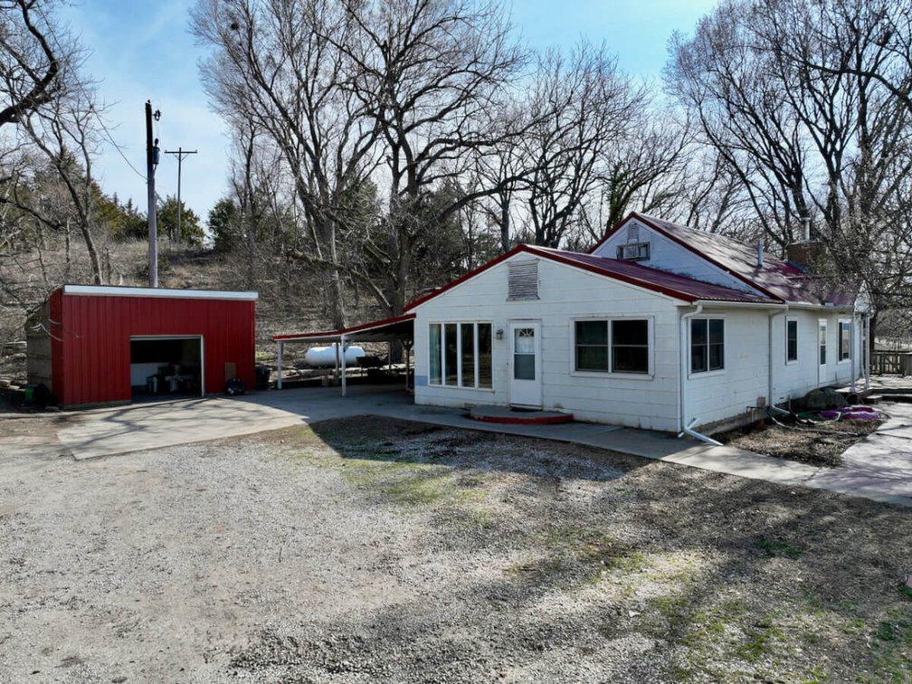 182 SE 20th St, El Dorado, KS 67042: House & Buildings on 16.6 Acres photo 10