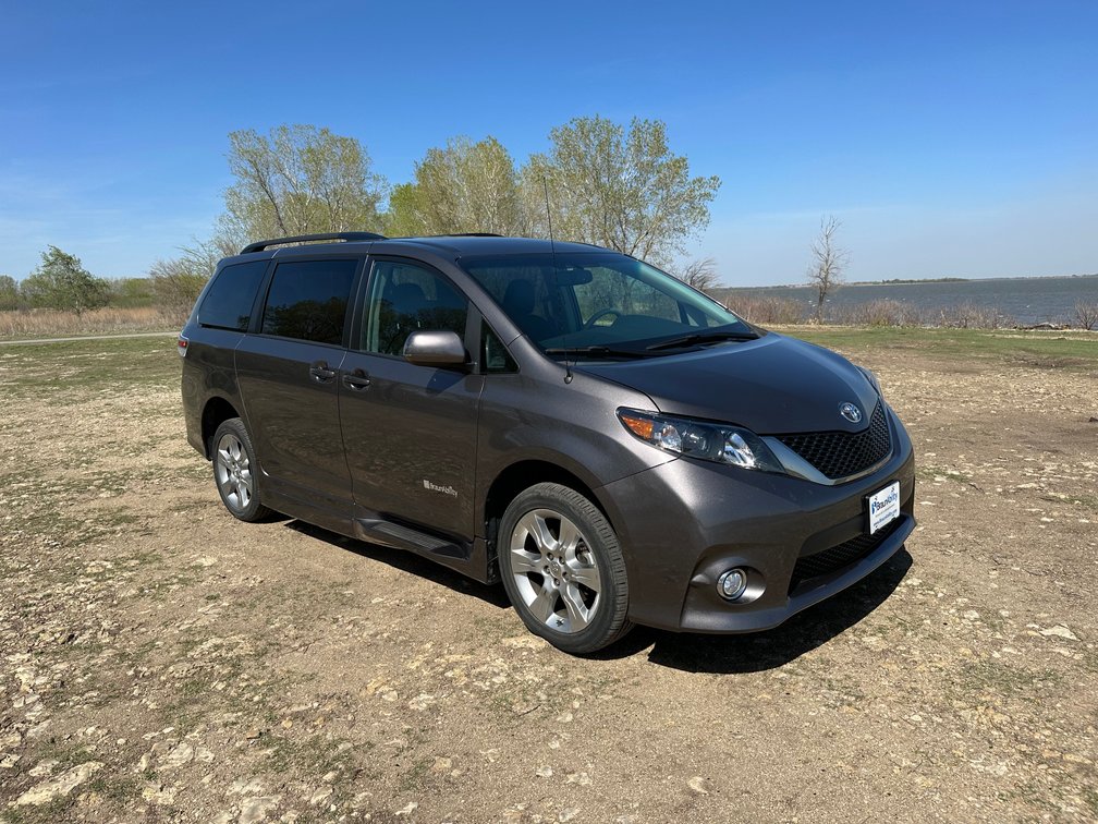 Online Only Vehicle Consigment Auction photo 3