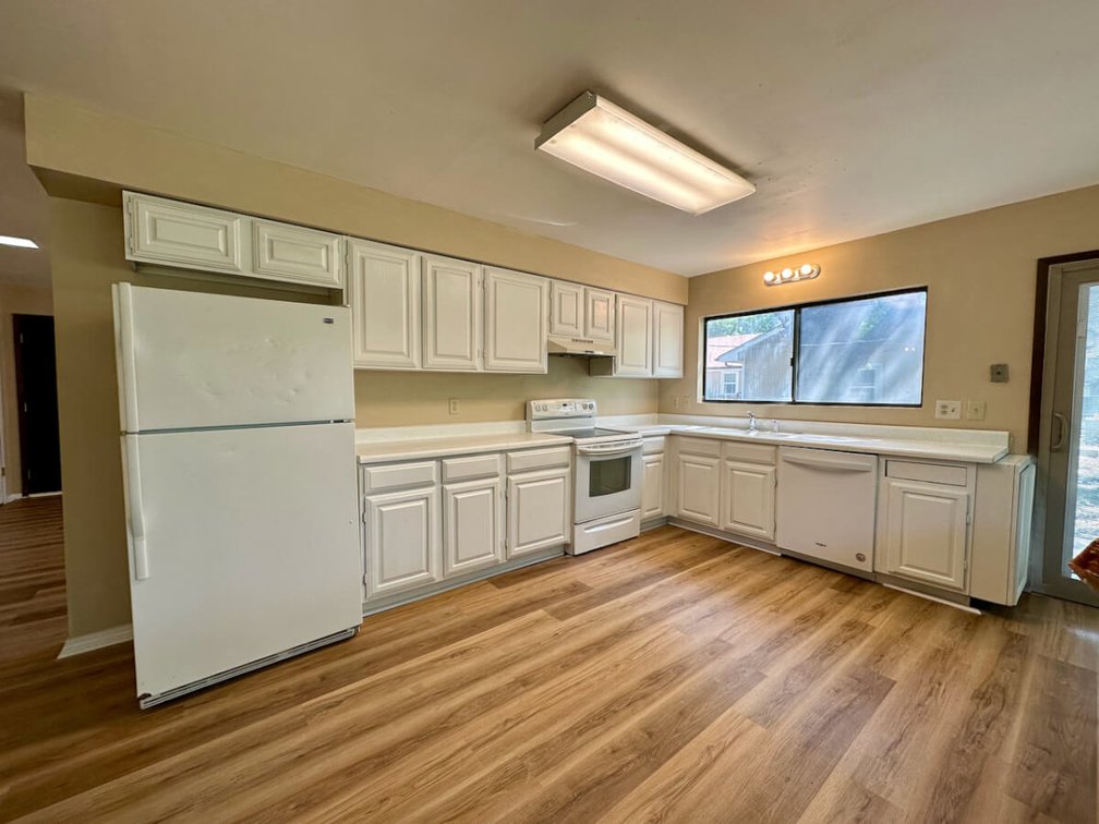 611 W 12th Ave, El Dorado, KS 67042: 3 Bed 2 Bath Home w/ 2 Car Garage photo 6
