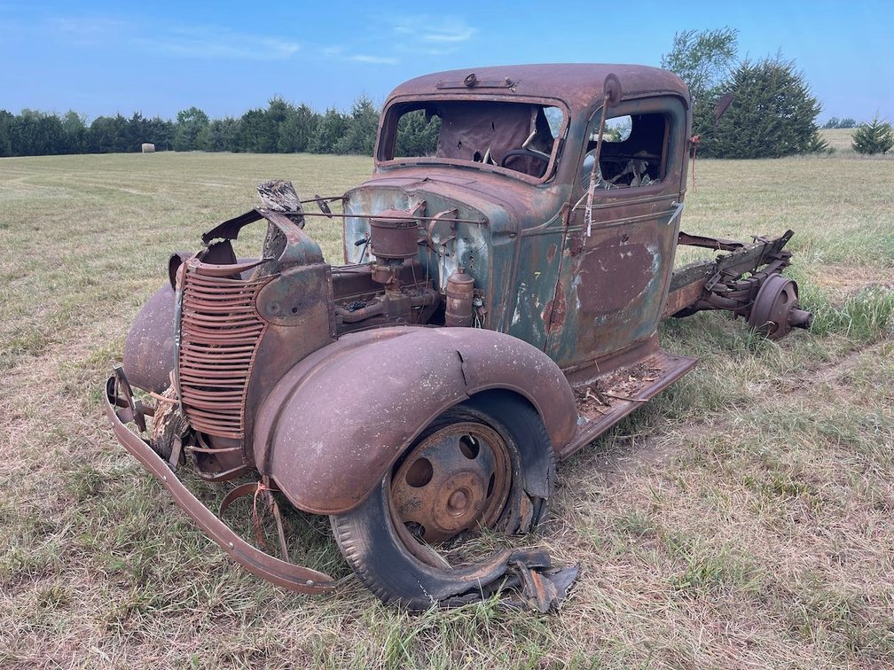 Antique Vehicles, Equipment, Tractors & Iron photo 2