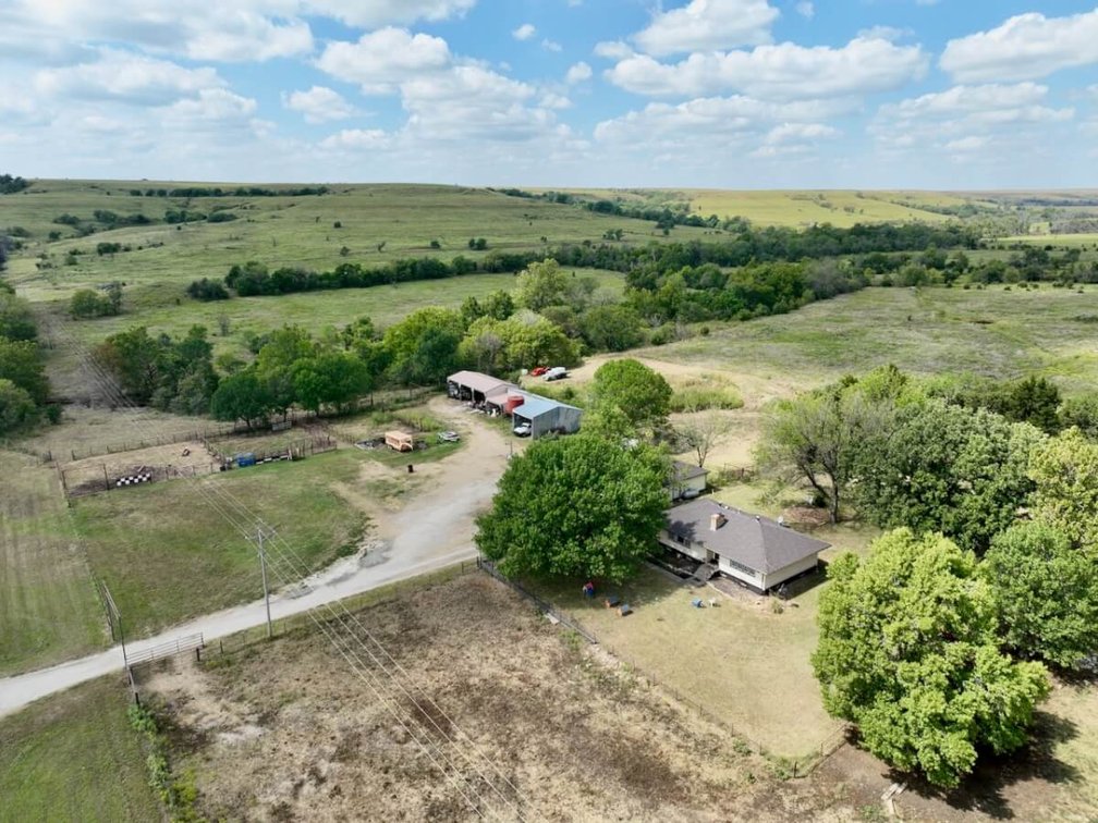 124 Ranch Rd., Grenola, KS 67346: House and Buildings on 326+- Scenic Acres, Chautauqua/Cowley County Line photo 3