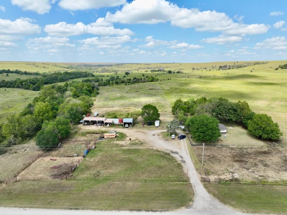 124 Ranch Rd., Grenola, KS 67346: House and Buildings on 326+- Scenic Acres, Chautauqua/Cowley County Line photo 4