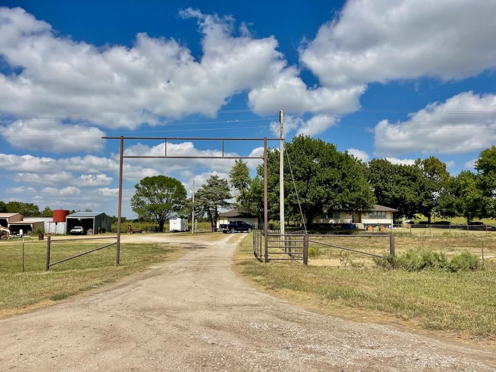 124 Ranch Rd., Grenola, KS 67346: House and Buildings on 326+- Scenic Acres, Chautauqua/Cowley County Line photo 6