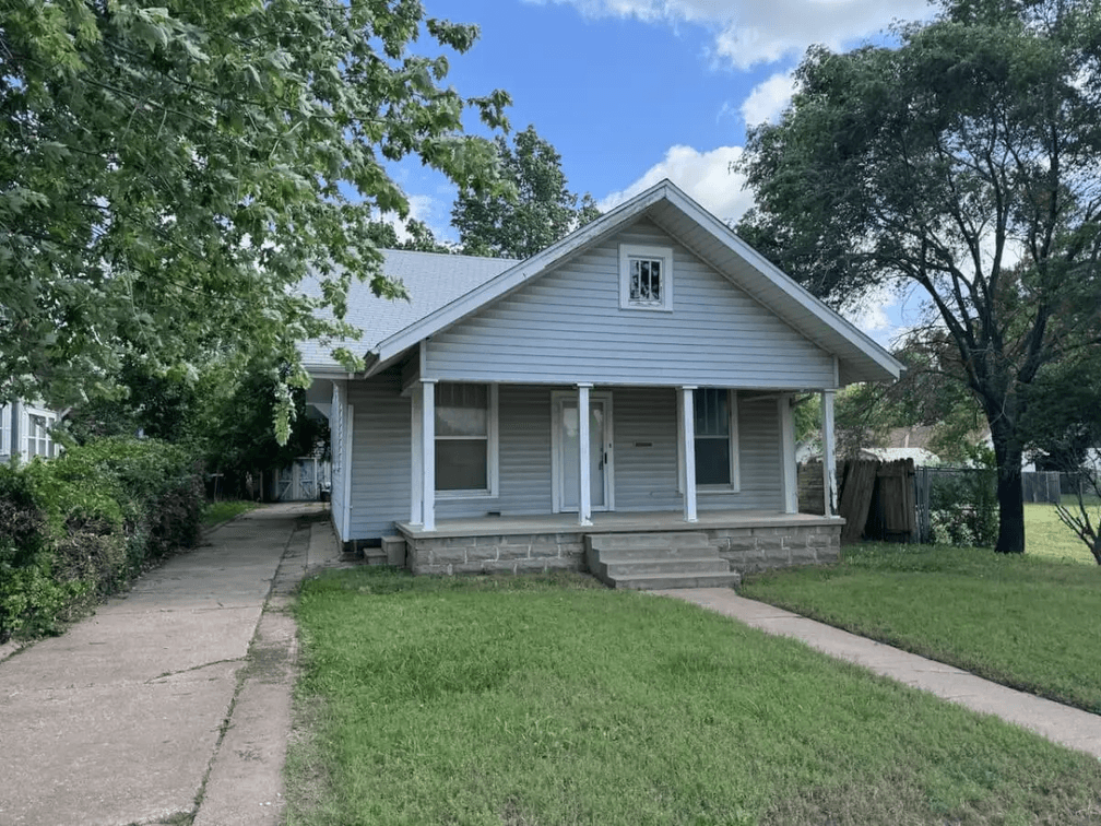 Investment Real Estate Auction: 818 W. 1st Ave, El Dorado, KS 67042 photo 2