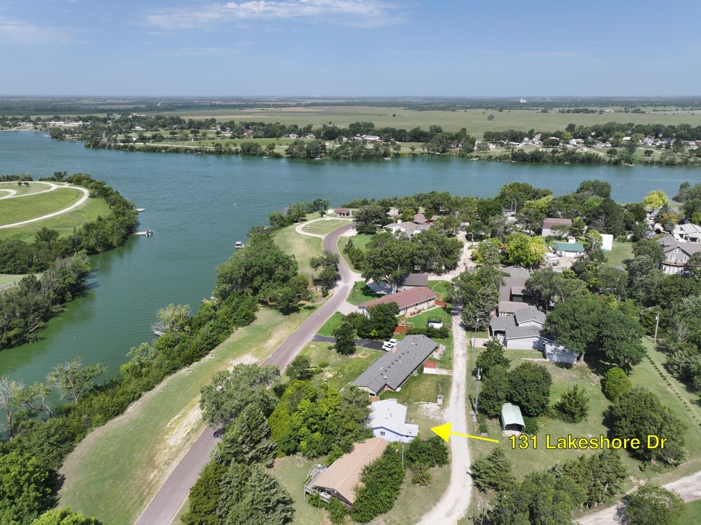 Marion County Lake House: 131 Lakeshore Dr, Marion Kansas 66861 photo 1