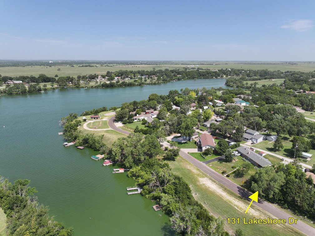 Marion County Lake House: 131 Lakeshore Dr, Marion Kansas 66861 photo 2