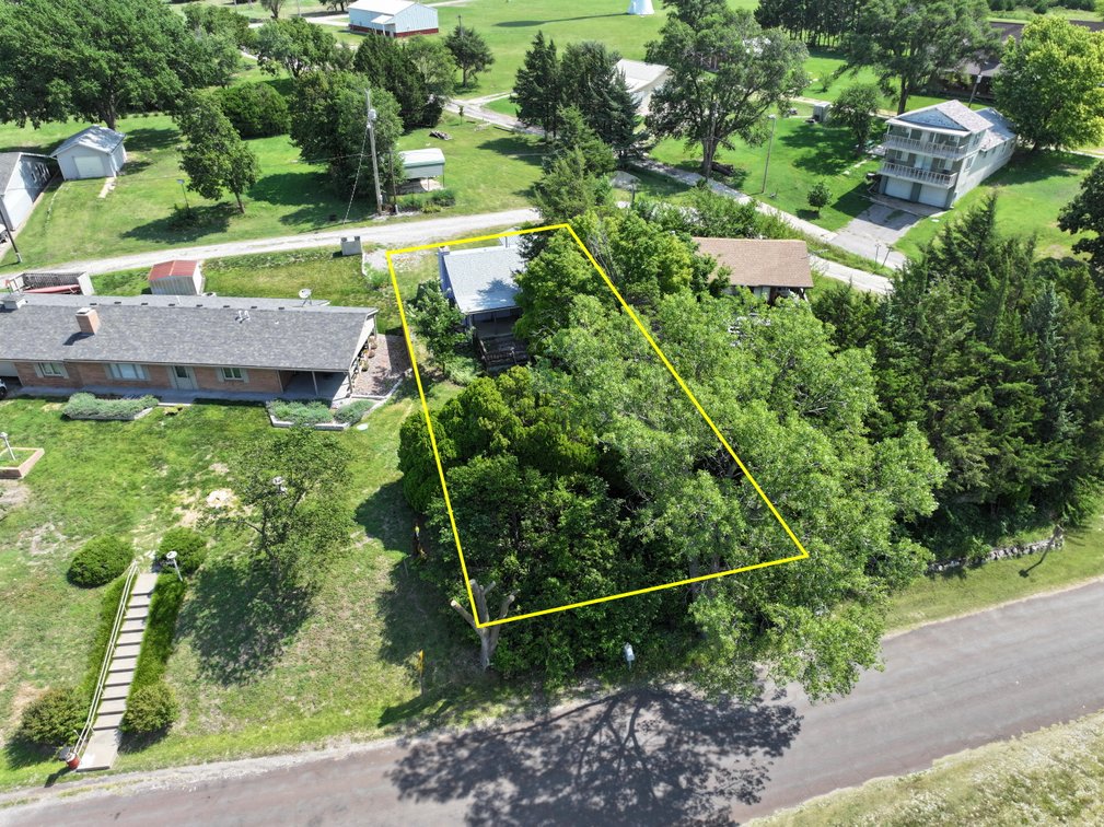 Marion County Lake House: 131 Lakeshore Dr, Marion Kansas 66861 photo 3