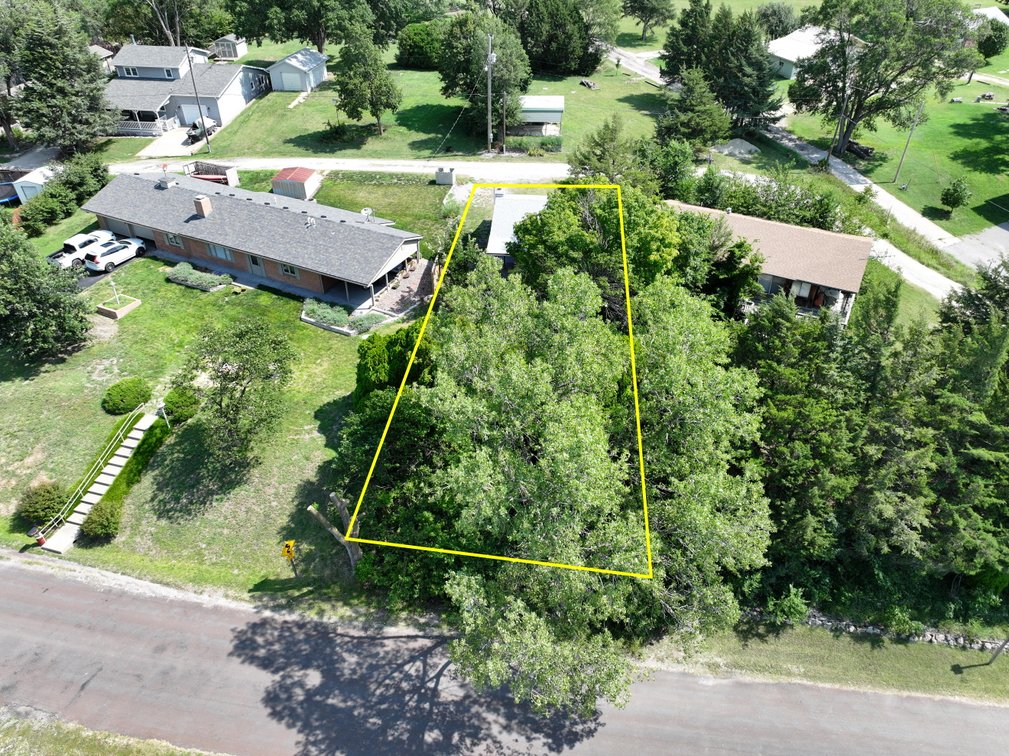 Marion County Lake House: 131 Lakeshore Dr, Marion Kansas 66861 photo 4