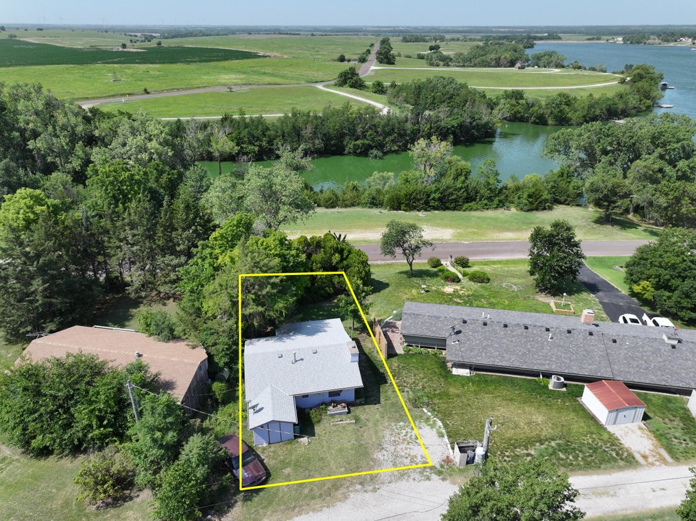 Marion County Lake House: 131 Lakeshore Dr, Marion Kansas 66861 photo 5