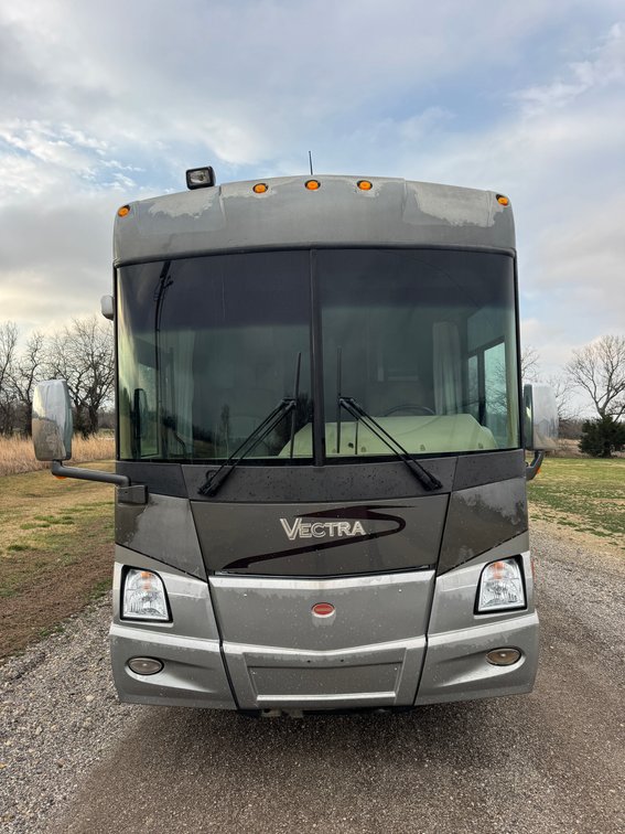 2006 Winnebago Vectra Motor Home photo 3