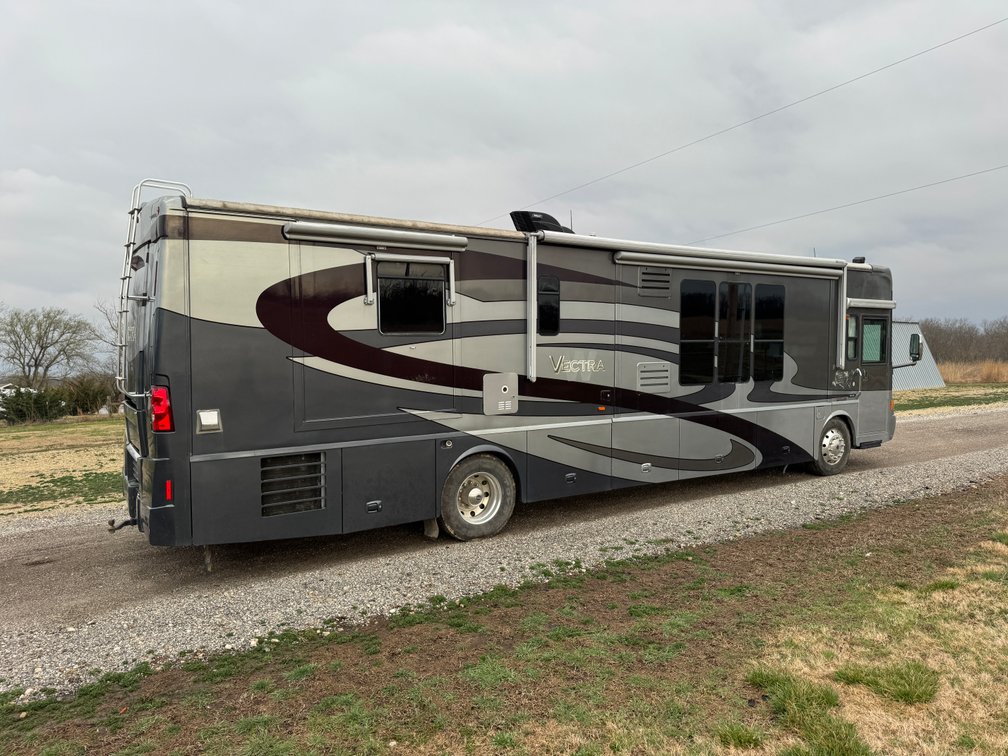 2006 Winnebago Vectra Motor Home photo 5