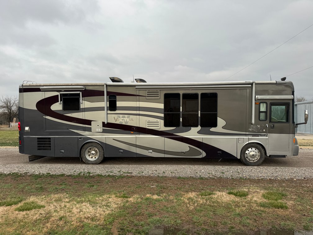 2006 Winnebago Vectra Motor Home photo 4