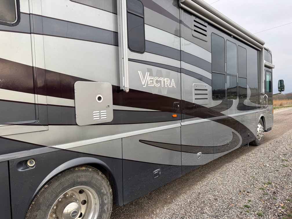 2006 Winnebago Vectra Motor Home photo 8