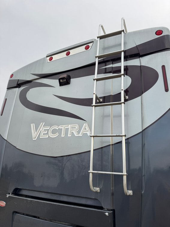 2006 Winnebago Vectra Motor Home photo 7