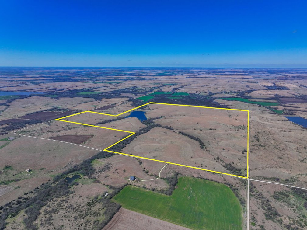 472.5 Acres in Cowley County, Ks – Watershed Lake, Pasture, Trees & Hills photo 3