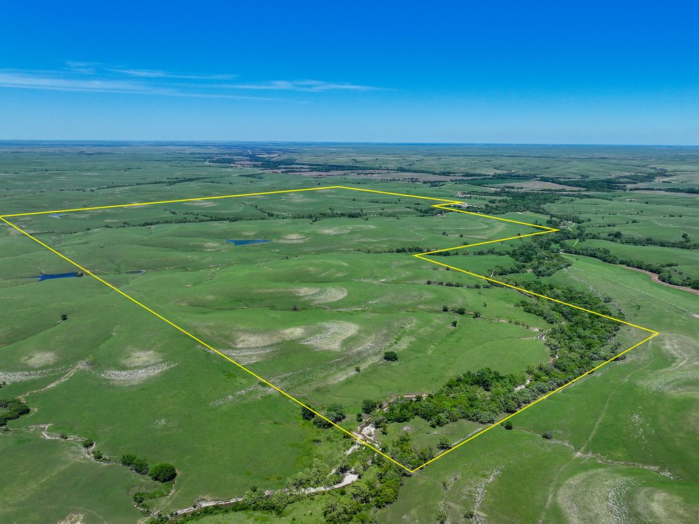 Chase County, Kansas Flint Hills Ranch – 828 Acres Pasture, Ponds, Springs & Creeks photo 4