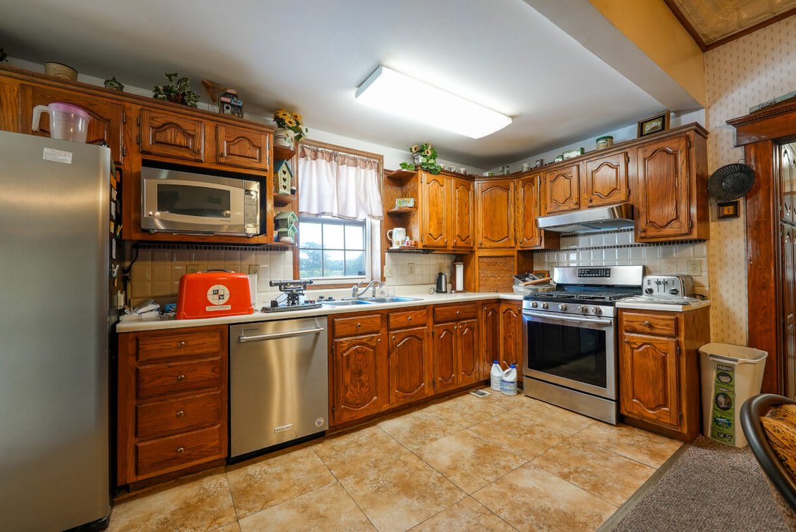 438 E Main St, Mount Hope, KS 67108: 4 Bed 2.5 Bath Classic Home and Shop photo 10