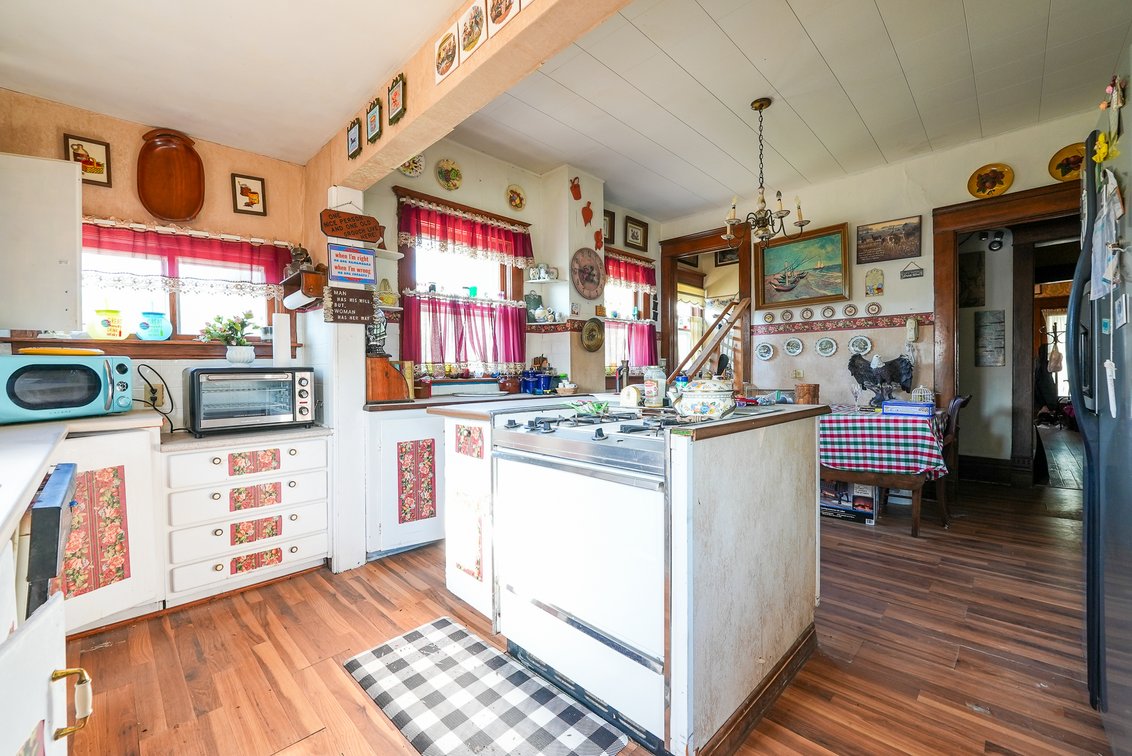 203 N 3rd St, Towanda KS 67144: 5 Bed 2 Bath Classic Home on Large Corner Lot photo 10