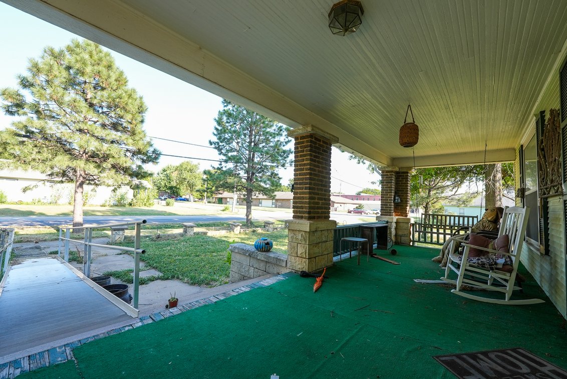 203 N 3rd St, Towanda KS 67144: 5 Bed 2 Bath Classic Home on Large Corner Lot photo 4