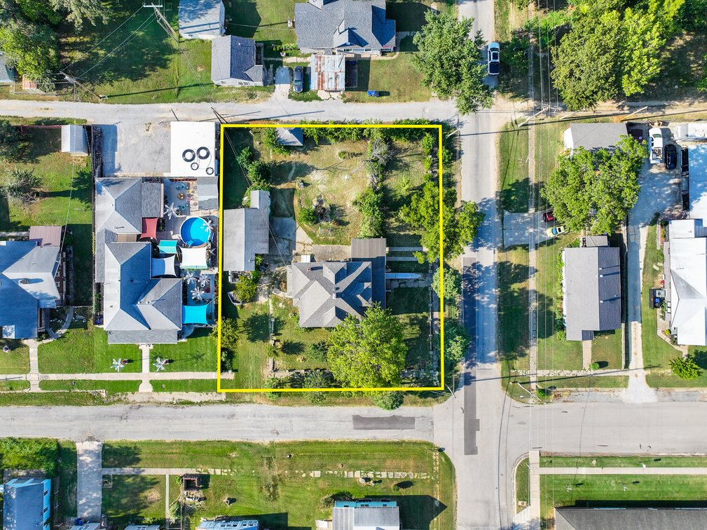 203 N 3rd St, Towanda KS 67144: 5 Bed 2 Bath Classic Home on Large Corner Lot photo 5