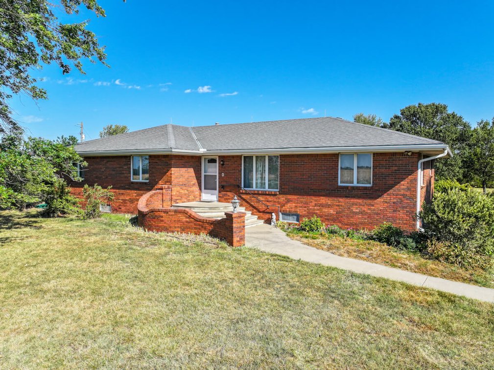15592 NW 60th, Whitewater, Kansas – Brick home on 9.6+/- acres photo 2
