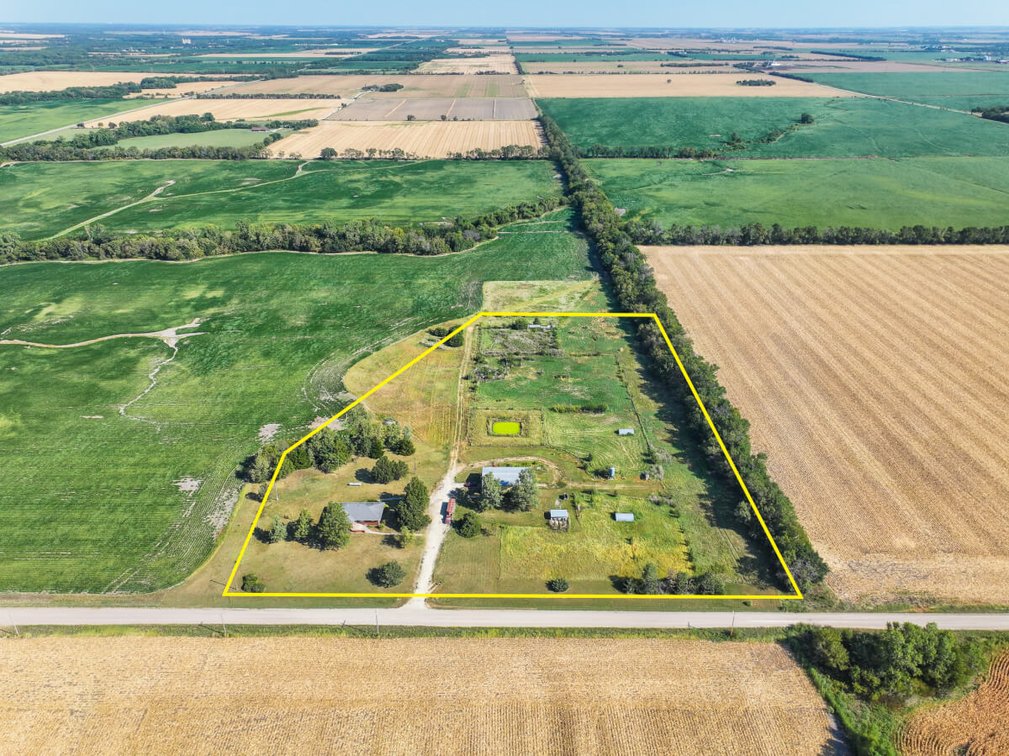 15592 NW 60th, Whitewater, Kansas – Brick home on 9.6+/- acres photo 4