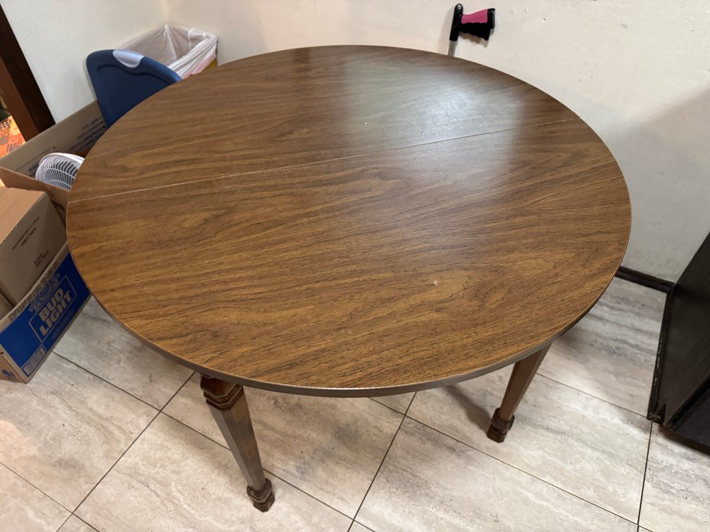 Round Table 40" with leaf photo 2