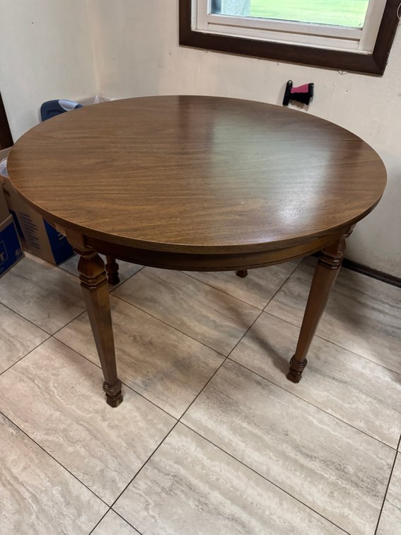 Round Table 40" with leaf